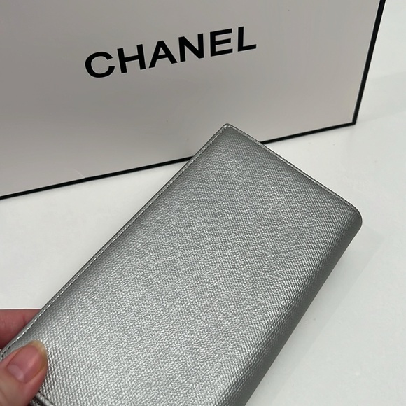 Chanel Silver Long Wallet Authentic 10572753 in Prestine condition - Picture 10 of 16